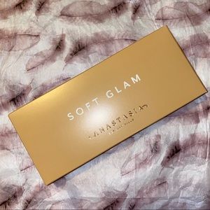 NIB ABH Soft Glam Palette